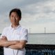 出典：編集部にて撮影（能代港と岡垣社長）